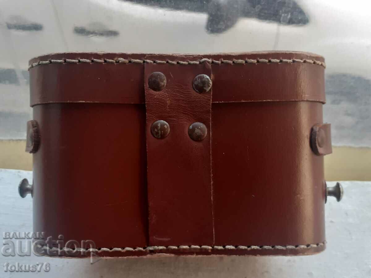 Παράδοση Παλιά αγγλική δερμάτινη θήκη για κιάλια Παράδοση Παλιά αγγλική δερμάτινη θήκη για κιάλια