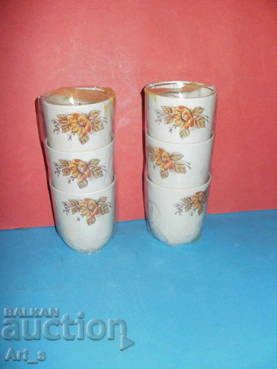 Lot of 6 unused porcelain tea cups in a box with price 8.99 BGN | € 4.60 Lot of 6 unused porcelain tea cups in a box with price 8.99 BGN | € 4.60