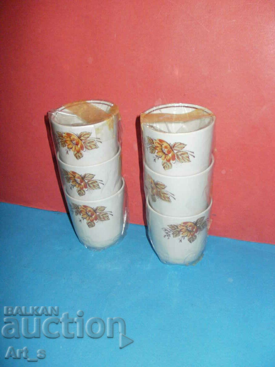 Lot of 6 unused porcelain tea cups in a box - 6 Lot of 6 unused porcelain tea cups in a box - 6