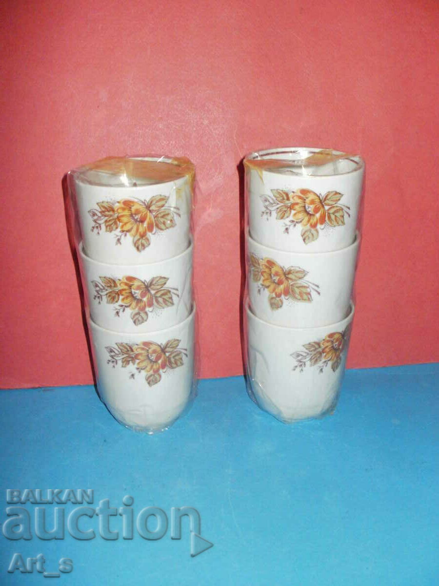 Lot of 6 unused porcelain tea cups in a box Lot of 6 unused porcelain tea cups in a box