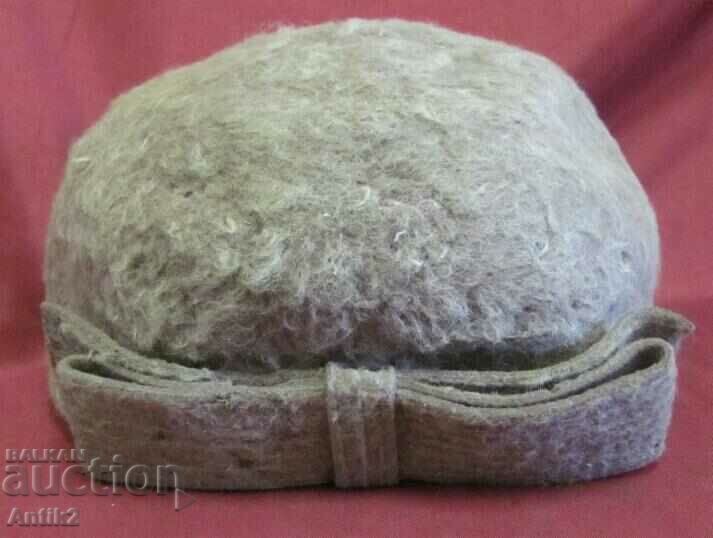 Delivery of 50's Antique Ladies Hat