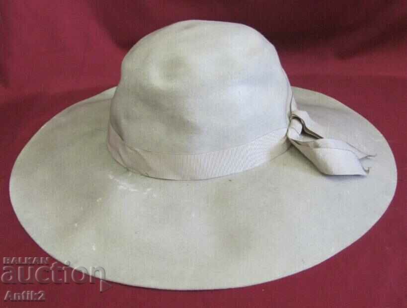 Delivery of Old Women's Hat - BORSALINO Delivery of Old Women's Hat - BORSALINO