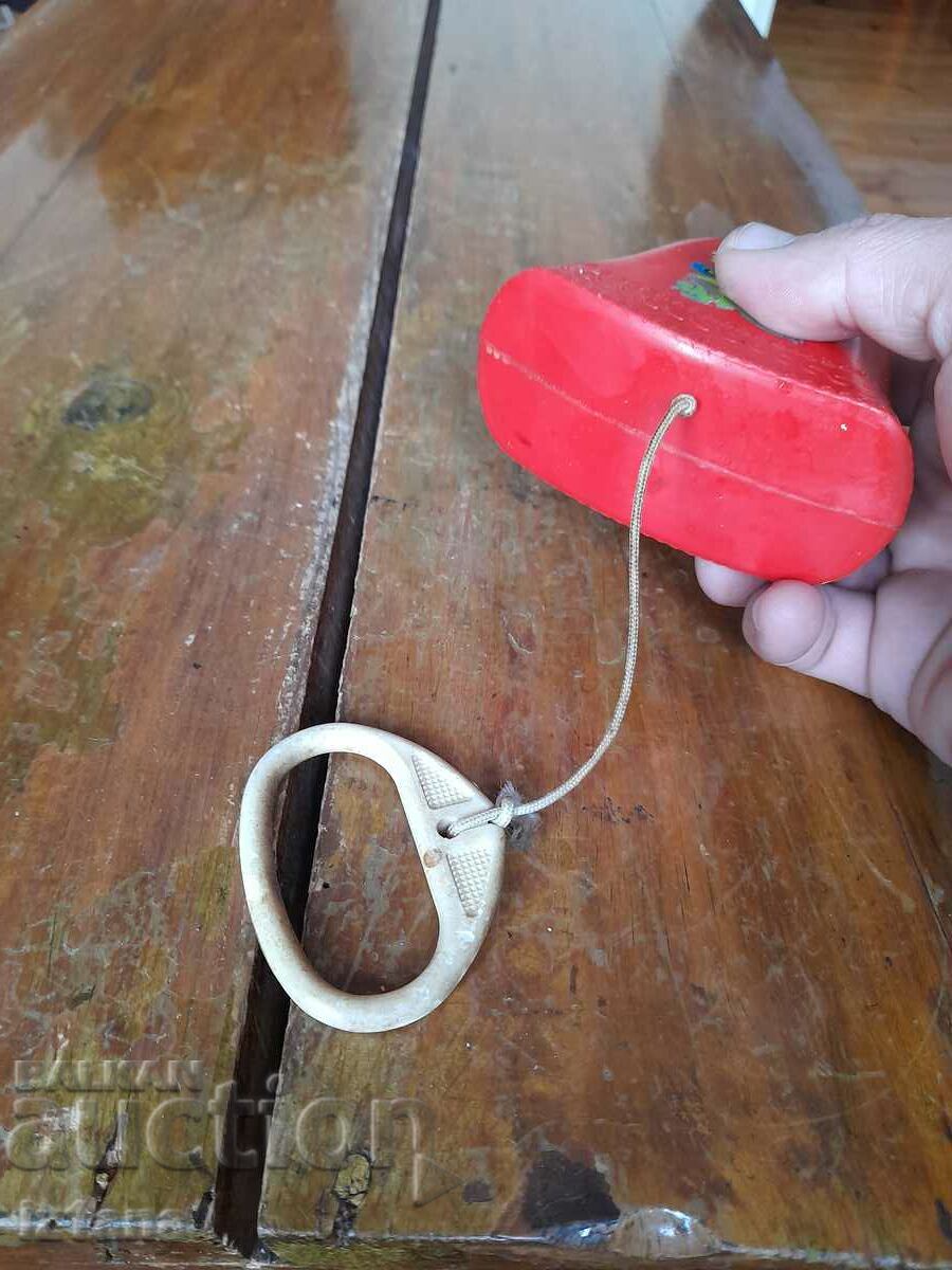 O jucărie muzicală veche pentru copii - 7 O jucărie muzicală veche pentru copii - 7