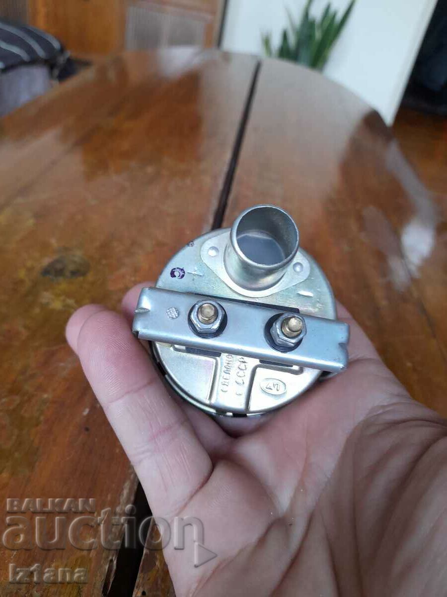 Παράδοση Ένδειξη παλαιού αυτοκινήτου, συσκευή φόρτισης Παράδοση Ένδειξη παλαιού αυτοκινήτου, συσκευή φόρτισης