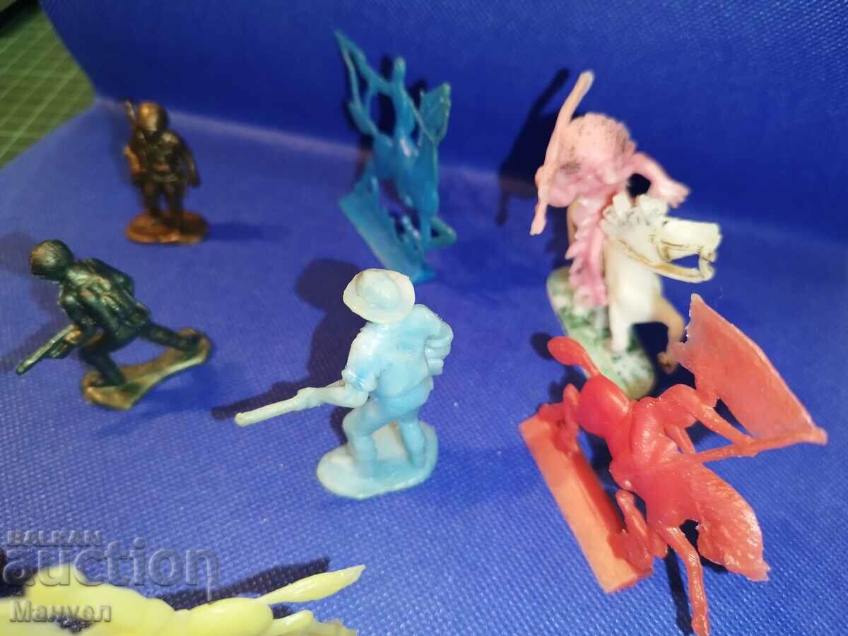 Аукцион Стари фигурки - индианци и войници. Аукцион Стари фигурки - индианци и войници.