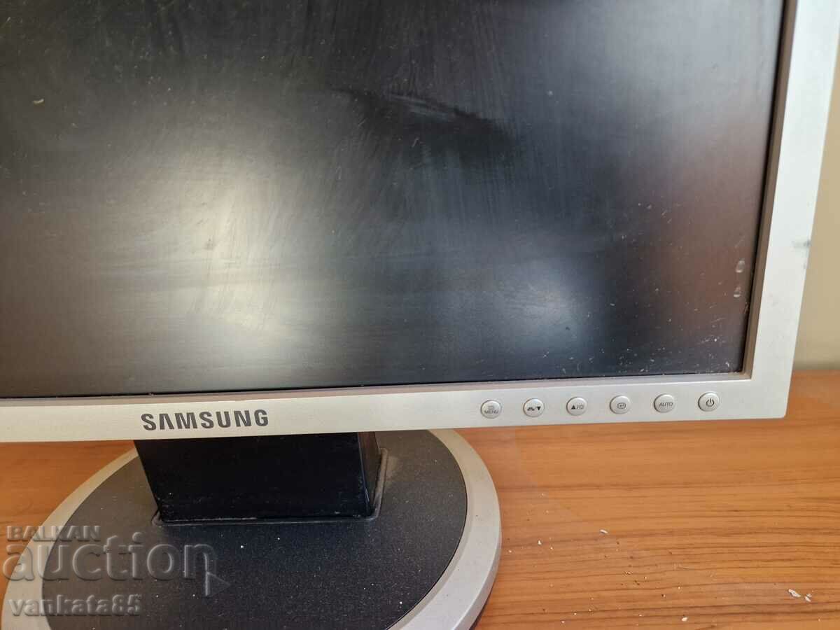 Monitor Samsung SyncMaster 940N with price 35.00 BGN | € 17.90 Monitor Samsung SyncMaster 940N with price 35.00 BGN | € 17.90