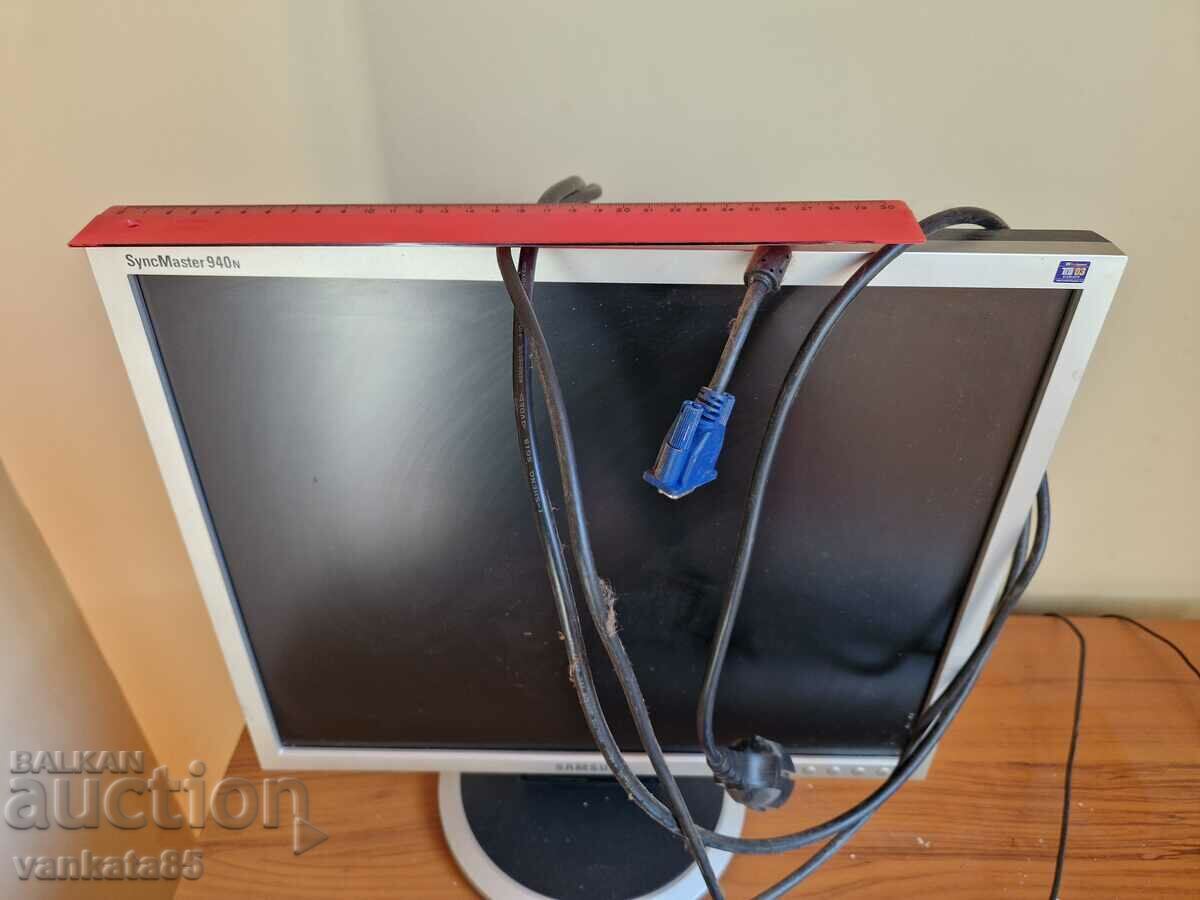 Монитор Samsung SyncMaster 940N