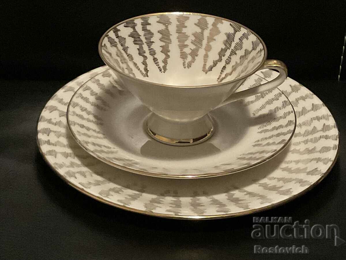 Oscar Schaller teacup and saucer, 1935-1950. Germany.
