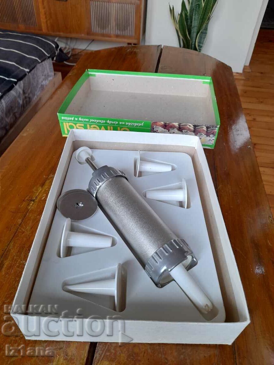 Old Universal syringe with price 50.00 BGN | € 25.56 Old Universal syringe with price 50.00 BGN | € 25.56