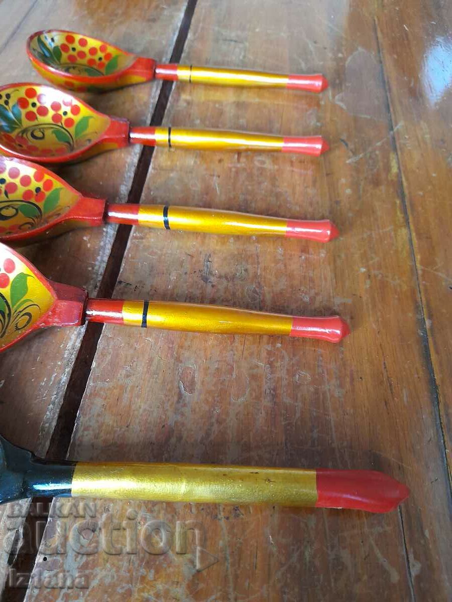 Licitație linguri vechi de lemn rusești Licitație linguri vechi de lemn rusești