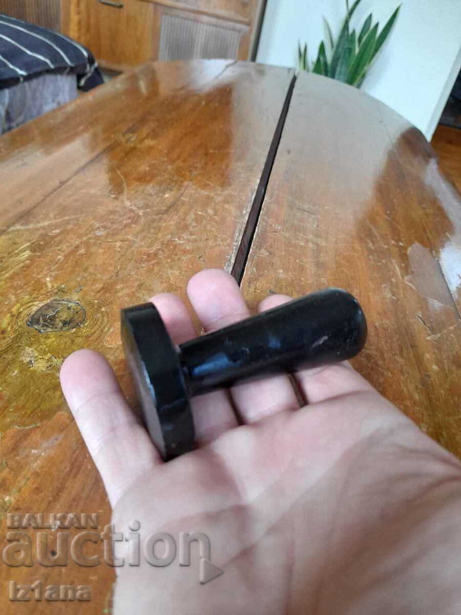 O cafetieră veche cu preț 30.00 BGN | € 15.34 O cafetieră veche cu preț 30.00 BGN | € 15.34