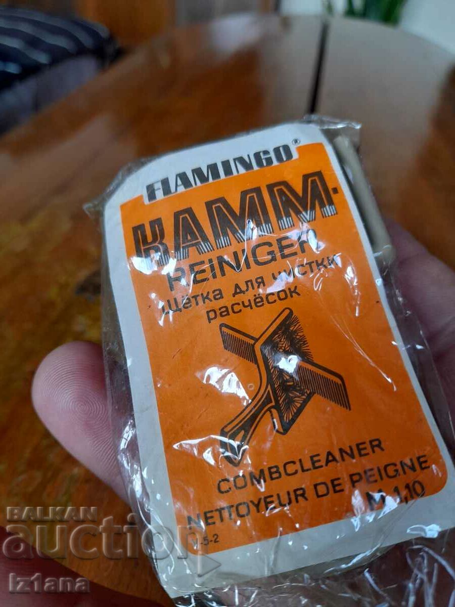 Auction An old comb cleaning brush Auction An old comb cleaning brush