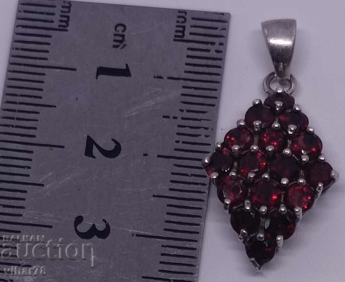 Frumos pandantiv din argint cu granat cu preț 142.99 BGN | € 73.11