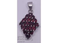 Красива сребърна висулка с гранат