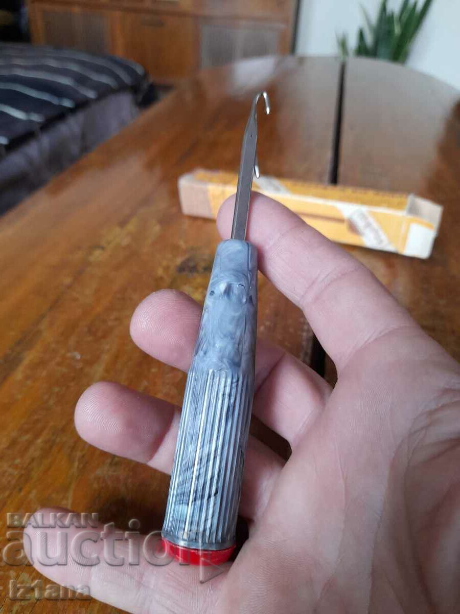 Auction  Old automatic knitting needle