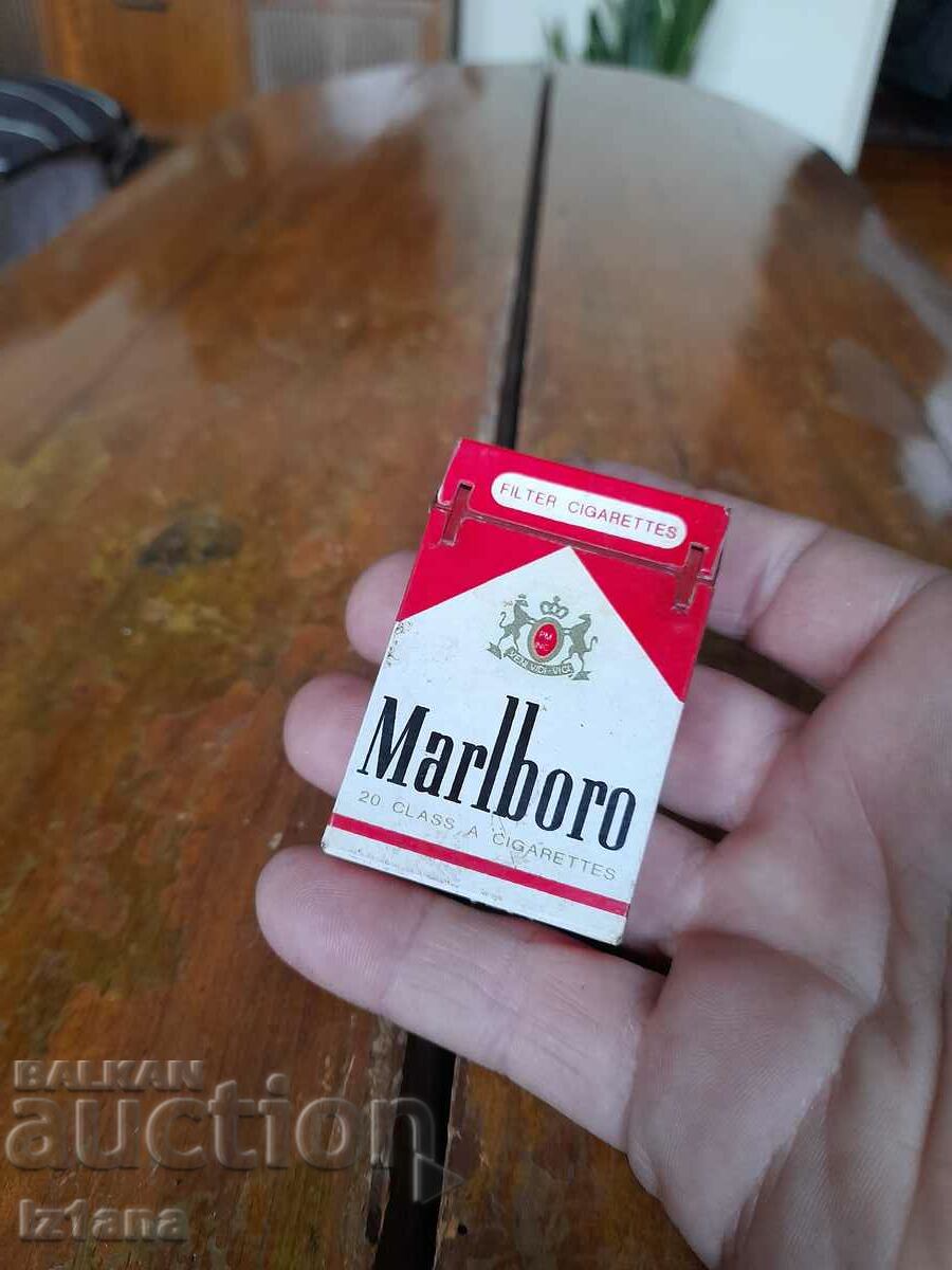 Auction An old Marlboro lighter Auction An old Marlboro lighter