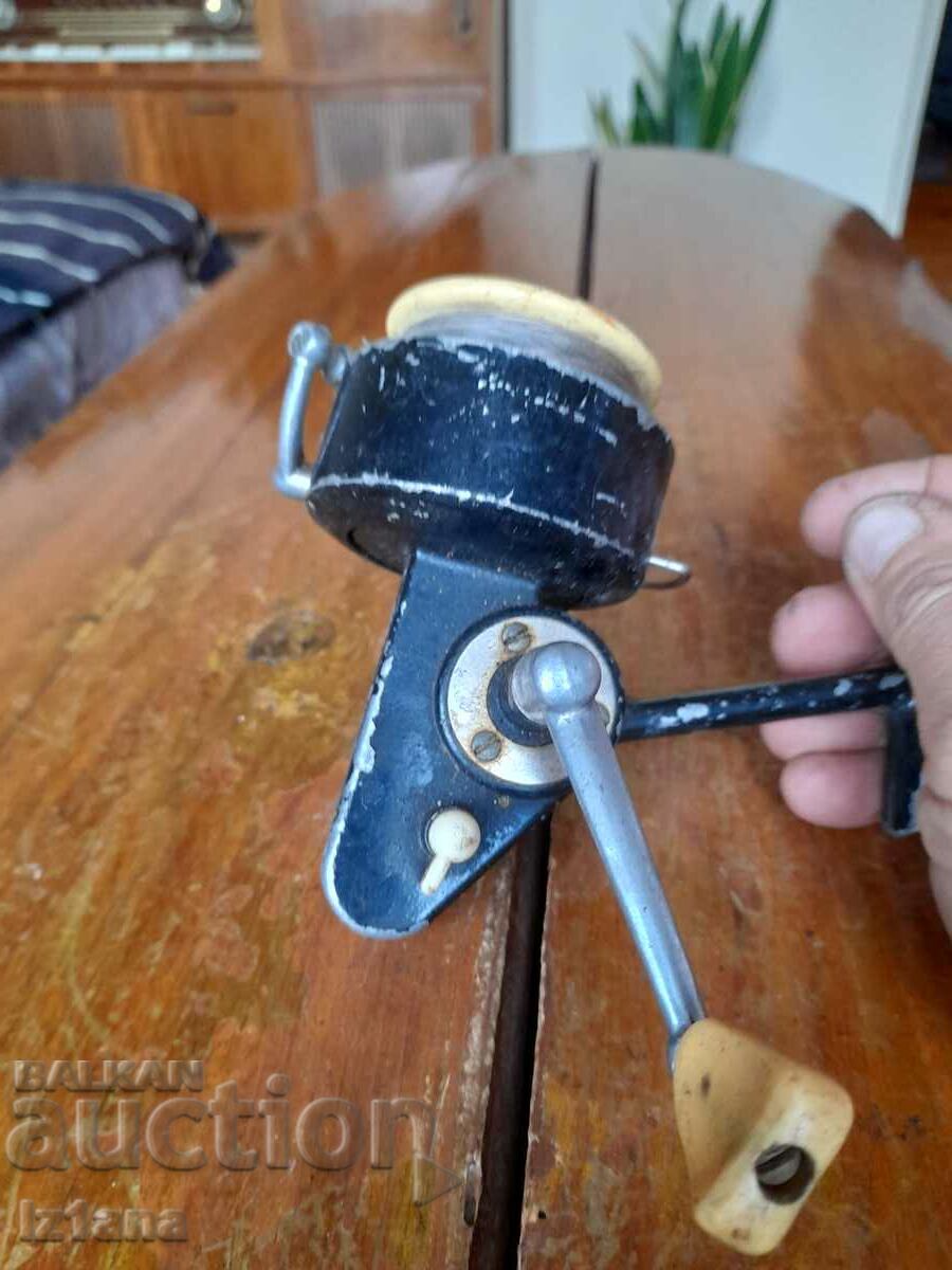 Old fishing reel Tokoz Roen with price 35.00 BGN | € 17.90 Old fishing reel Tokoz Roen with price 35.00 BGN | € 17.90