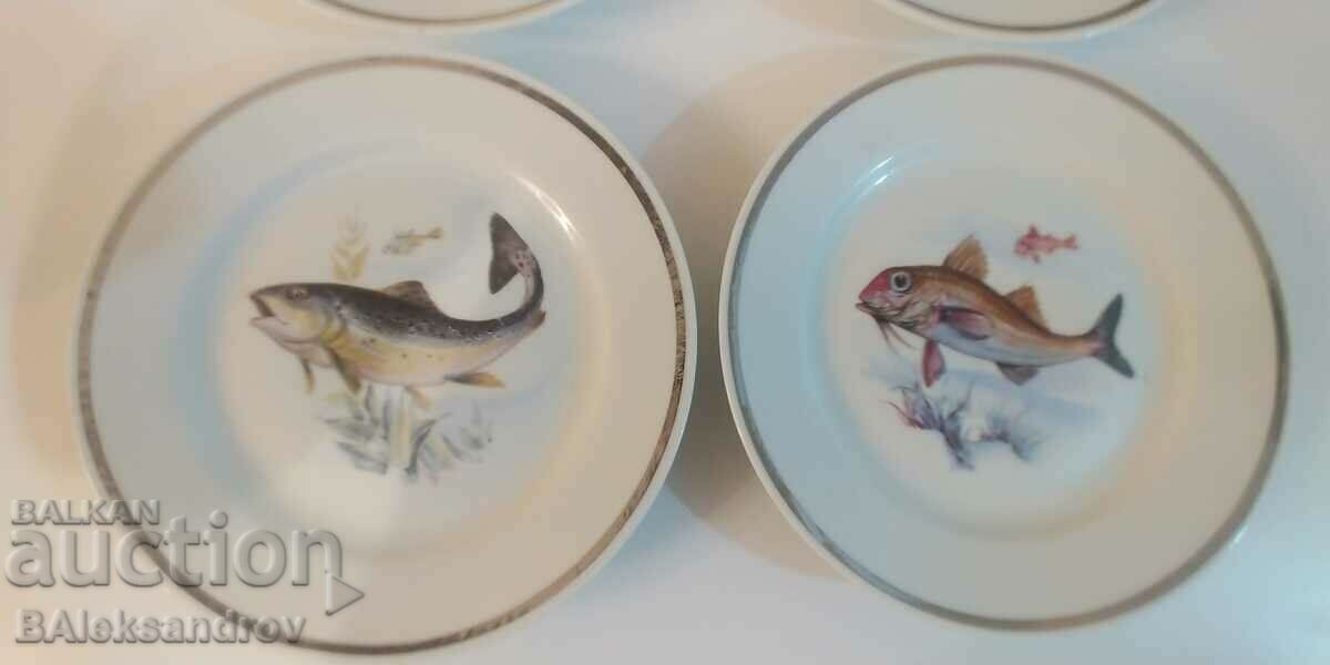 Livrarea Un set rar bulgar de farfurii din porțelan Livrarea Un set rar bulgar de farfurii din porțelan