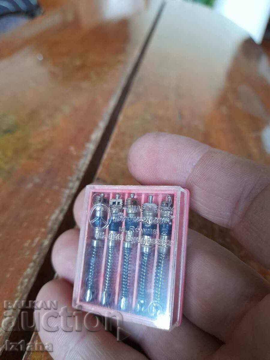 Bolt vechi, știfturi de supapă cu preț 27.00 BGN | € 13.80