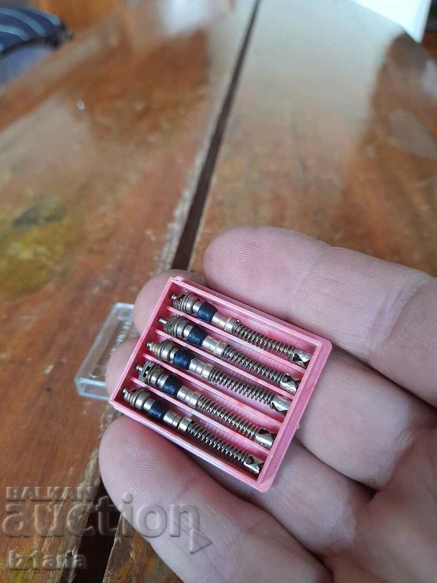 Licitație Bolt vechi, știfturi de supapă