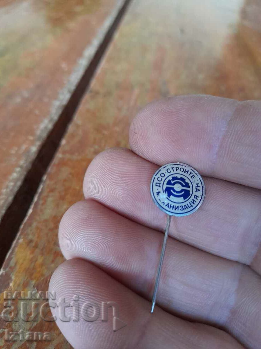 Veche insignă DSO Construcții Mecanizare cu preț 6.00 BGN | € 3.07 Veche insignă DSO Construcții Mecanizare cu preț 6.00 BGN | € 3.07