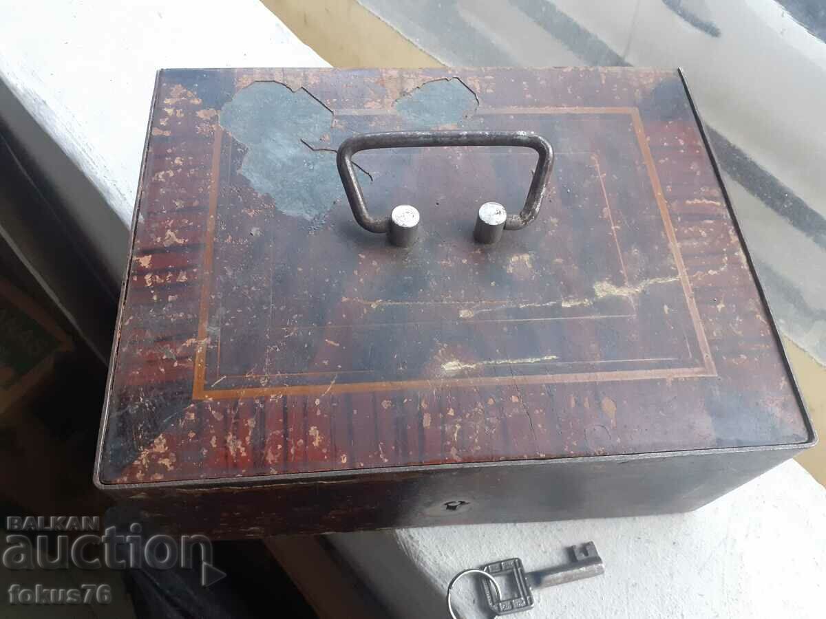 Συλλεκτικό παλιό χρηματοκιβώτιο για χρήματα και τιμαλφή με τιμή 390.00 BGN | € 199.40 Συλλεκτικό παλιό χρηματοκιβώτιο για χρήματα και τιμαλφή με τιμή 390.00 BGN | € 199.40