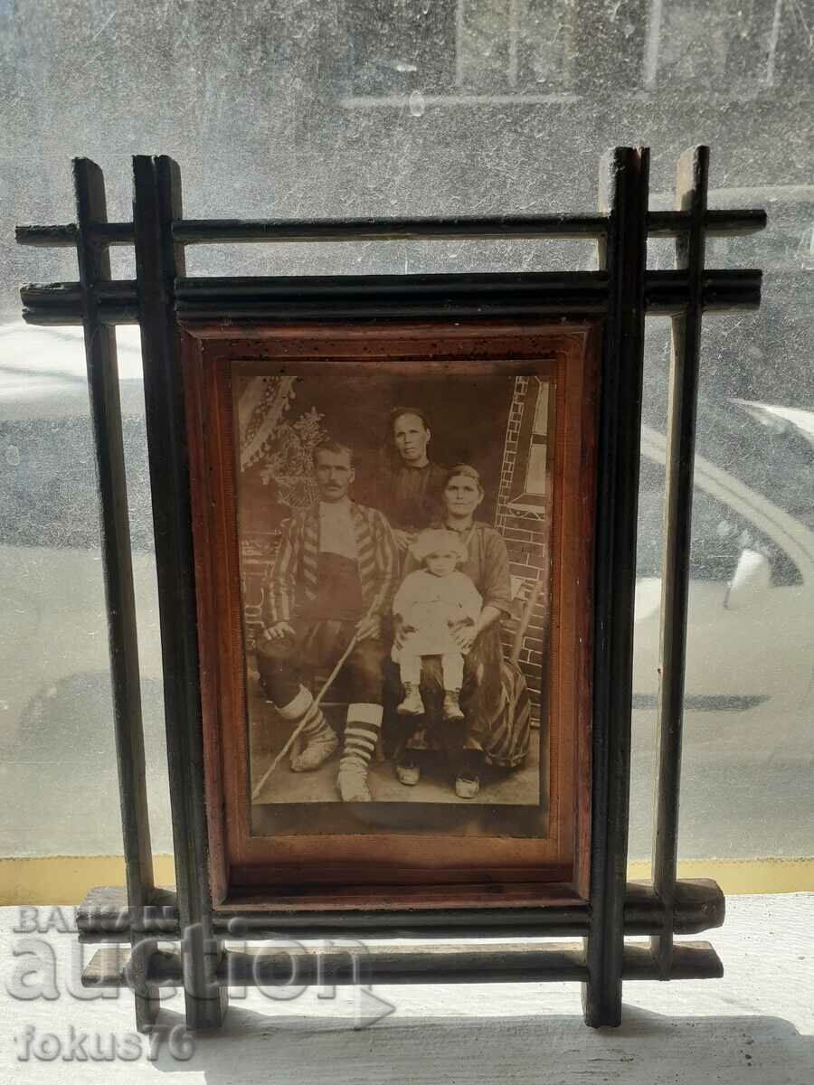 Παλιά βασιλική φωτογραφία με ξύλινο πλαίσιο με τιμή 70.00 BGN | € 35.79 Παλιά βασιλική φωτογραφία με ξύλινο πλαίσιο με τιμή 70.00 BGN | € 35.79