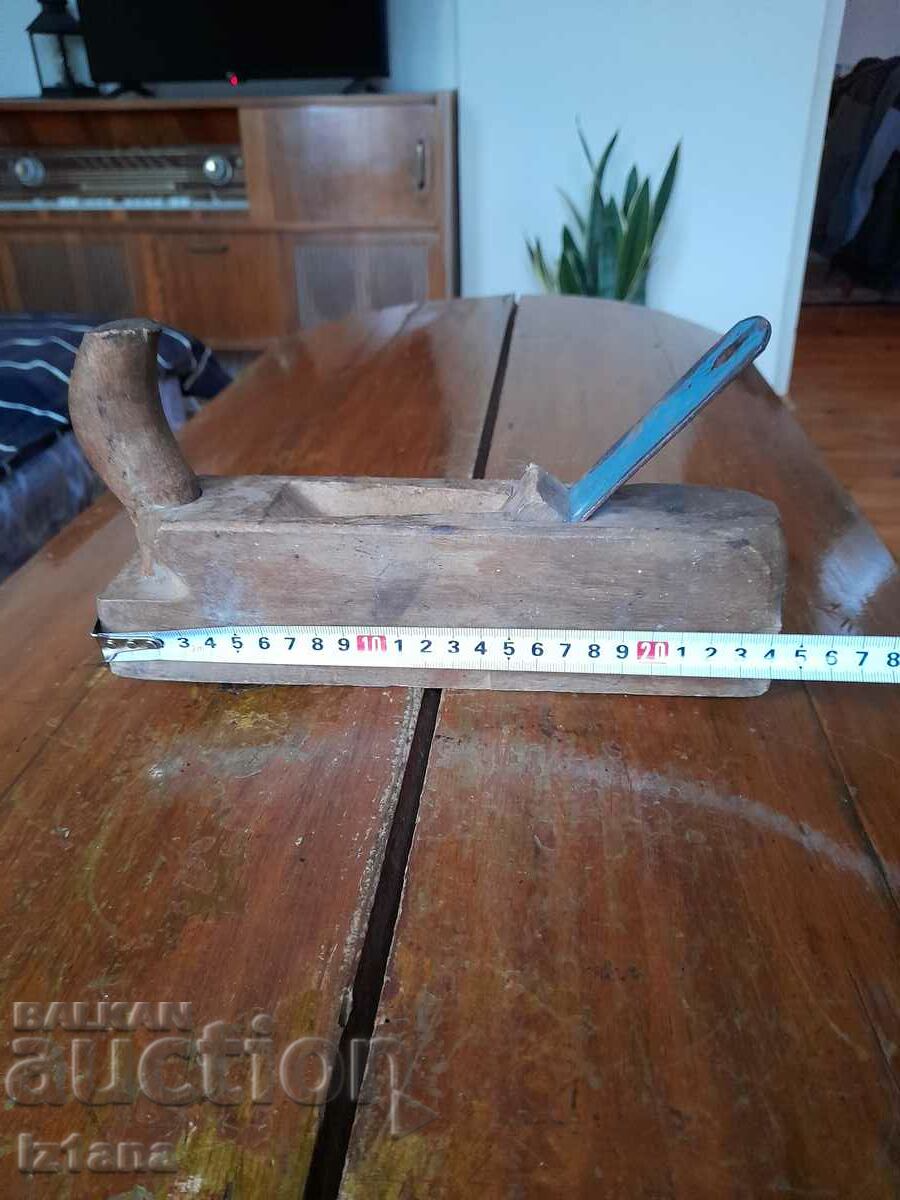 Auction  Old carpenter's plane