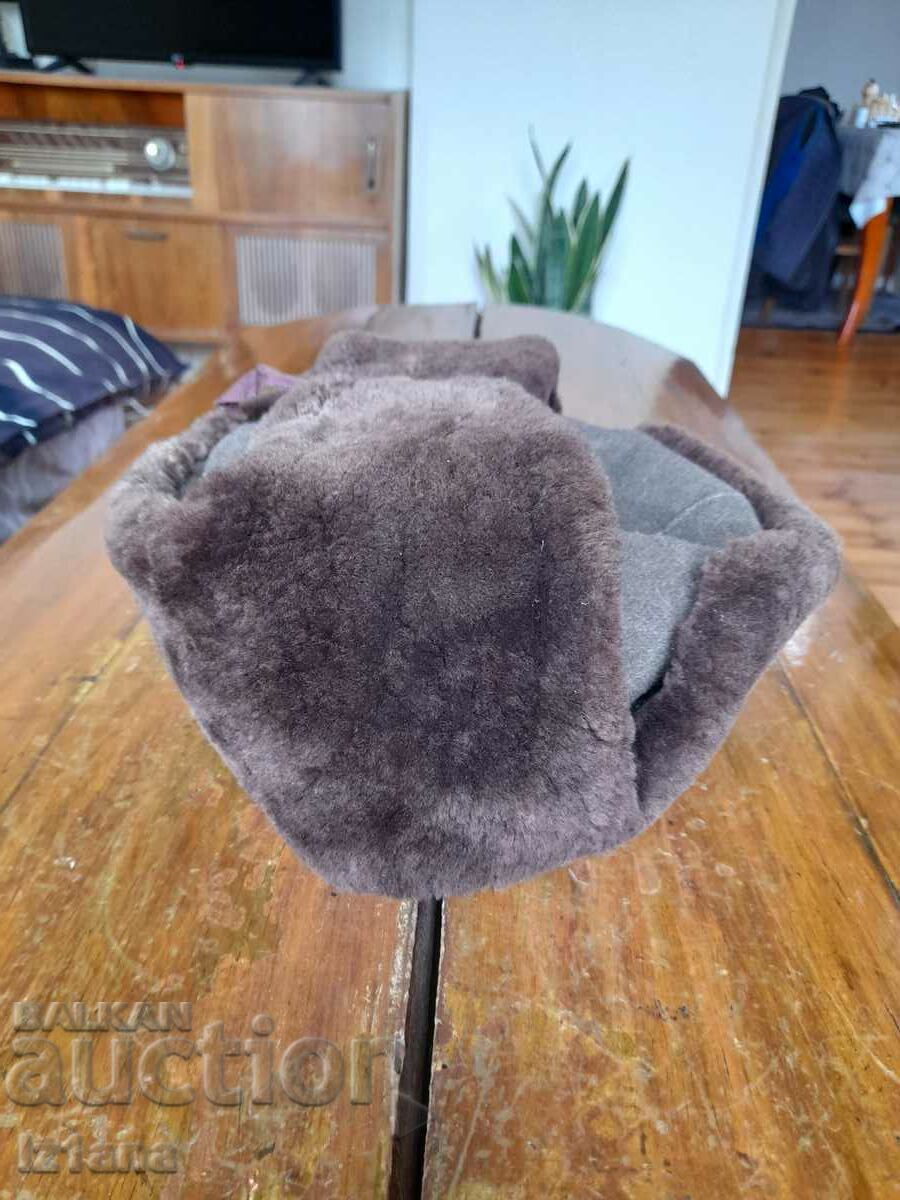 Old hat, earmuff with price 32.00 BGN | € 16.36 Old hat, earmuff with price 32.00 BGN | € 16.36