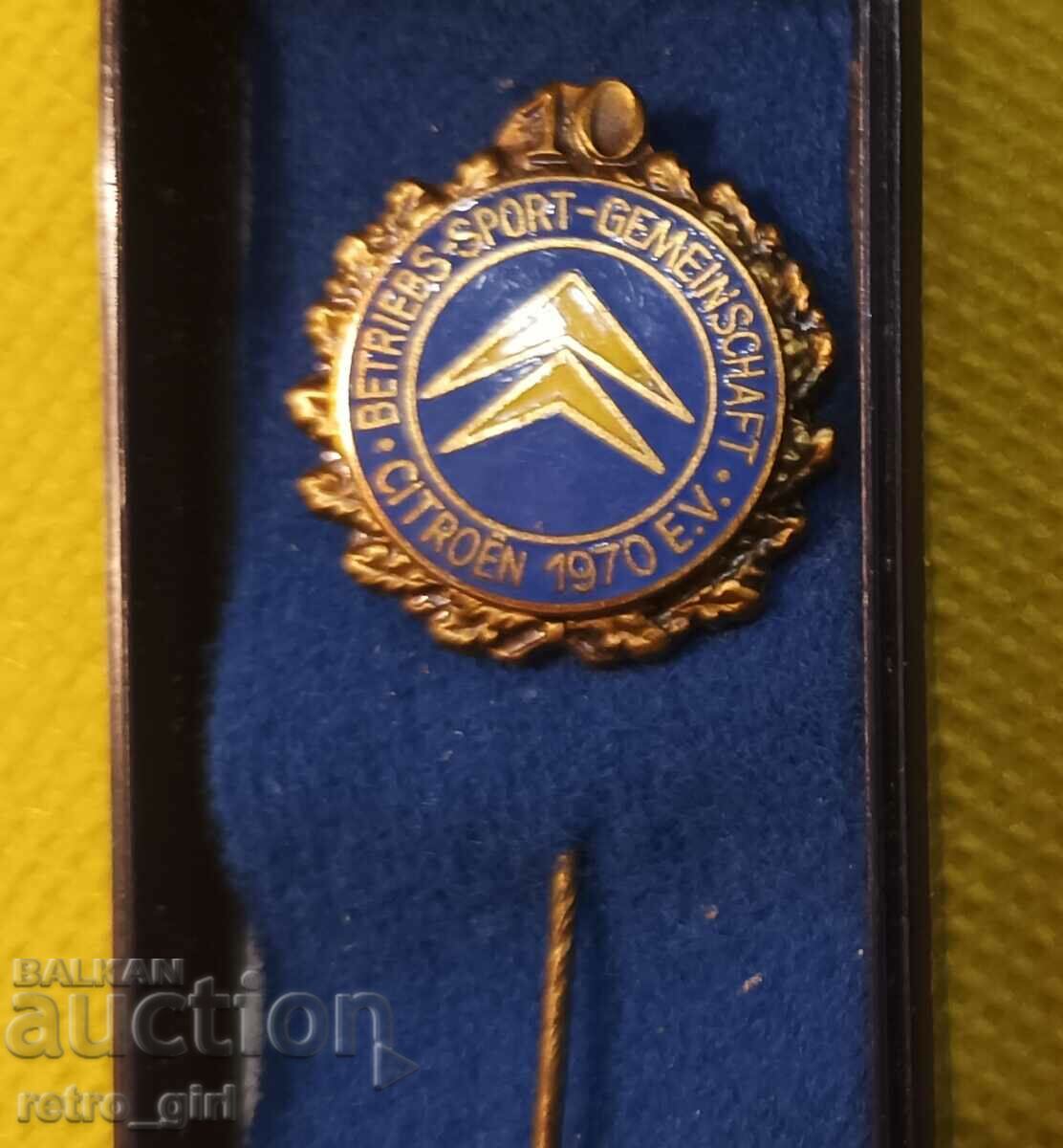 Vând o insignă de premiu veche, o insignă! cu preț 34.90 BGN | € 17.84