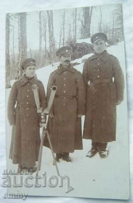 Foto veche 1918 - militari, soldați cu tub stereo, busolă