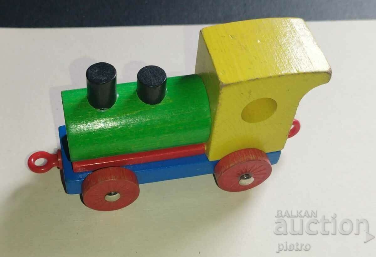 Стара дървена ретро играчка - локомотив.