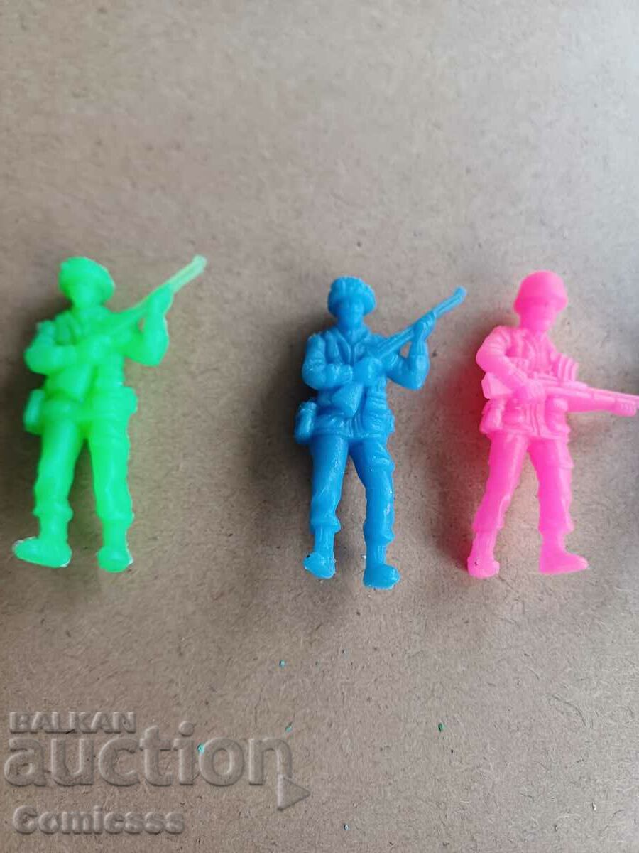 Soldații figuri din plastic