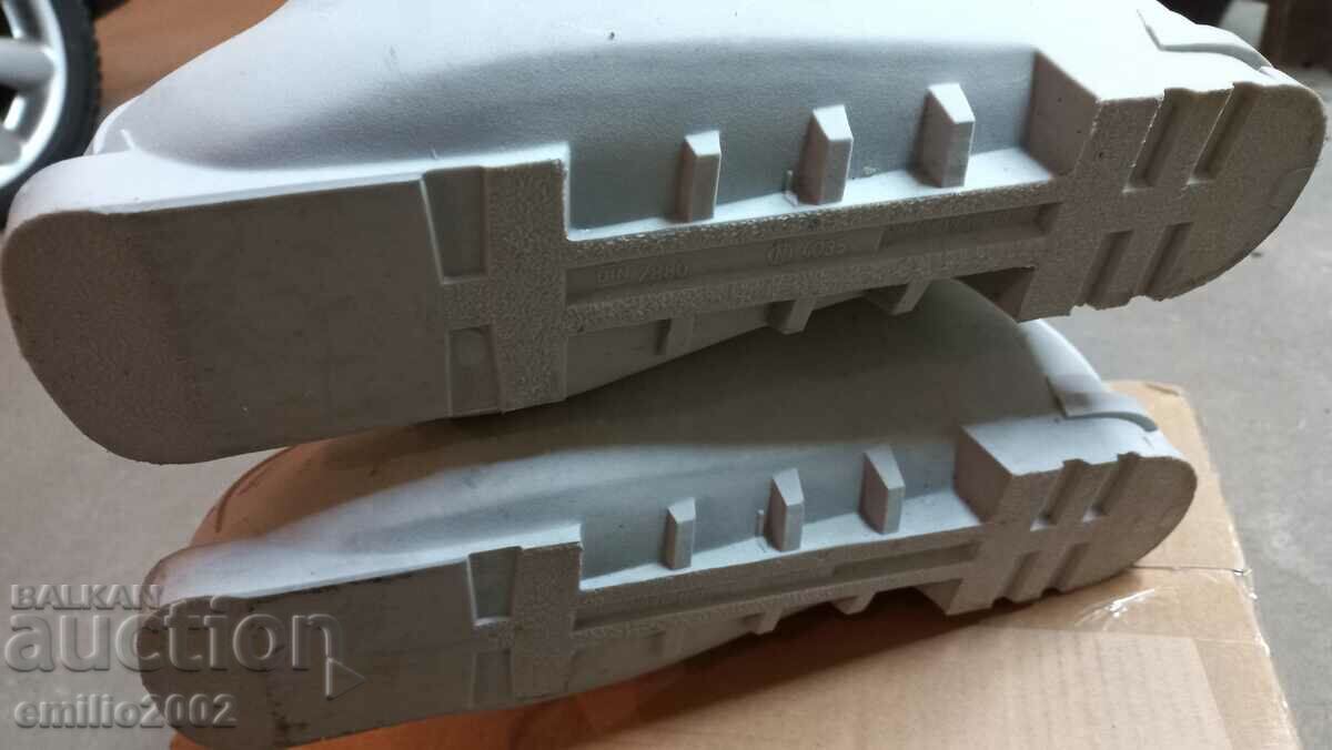 Delivery of Collectable ski boots Mladost