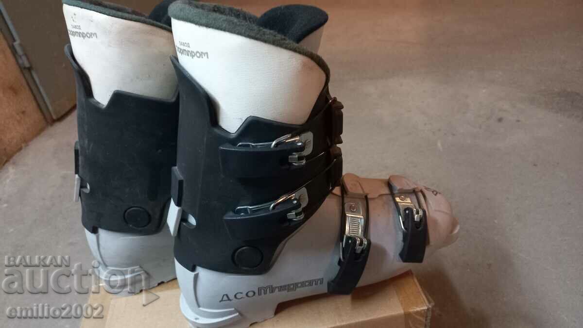 Collectable ski boots Mladost