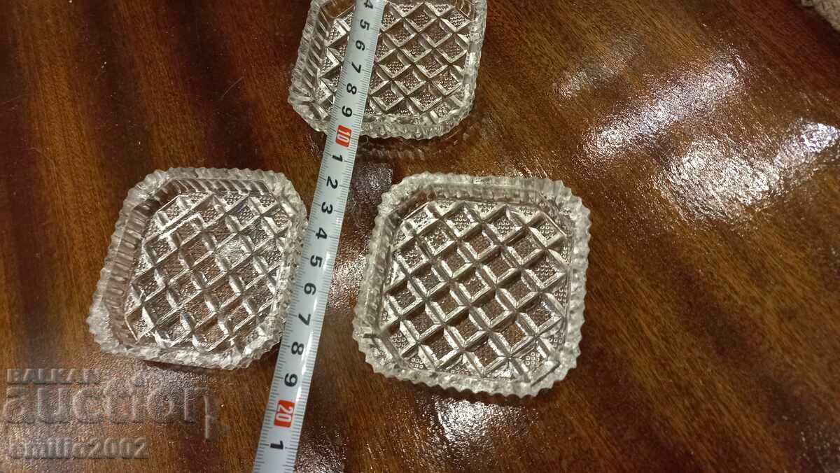 Farfurioare de sticla retro social cu preț 4.00 BGN | € 2.05