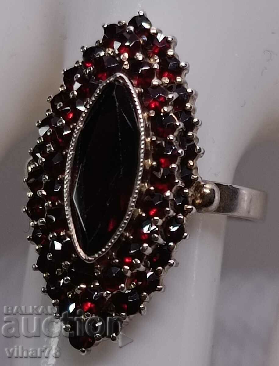 Delivery of OLD WOMEN'S SILVER GARNET RING Delivery of OLD WOMEN'S SILVER GARNET RING