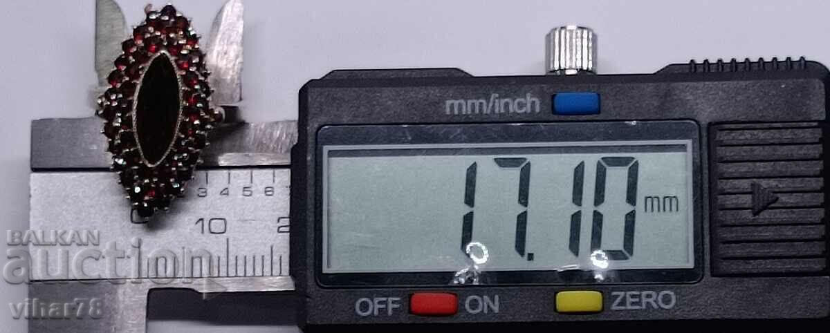 OLD WOMEN'S SILVER GARNET RING - 5 OLD WOMEN'S SILVER GARNET RING - 5