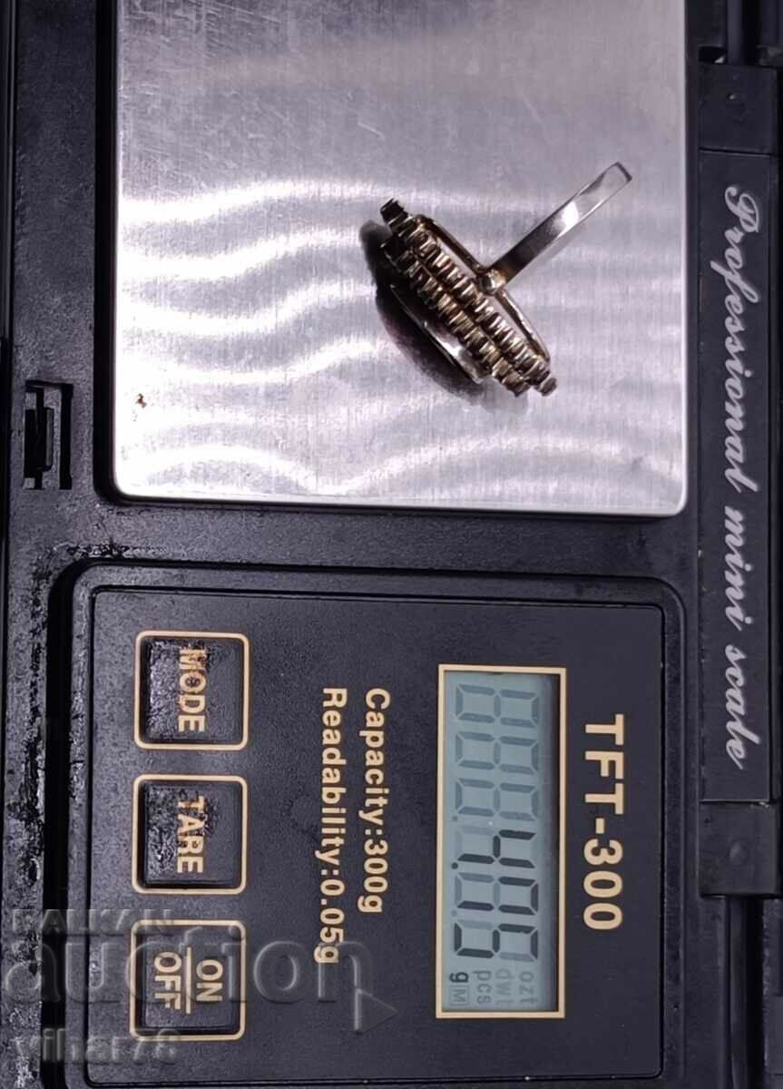 OLD WOMEN'S SILVER GARNET RING - 6 OLD WOMEN'S SILVER GARNET RING - 6