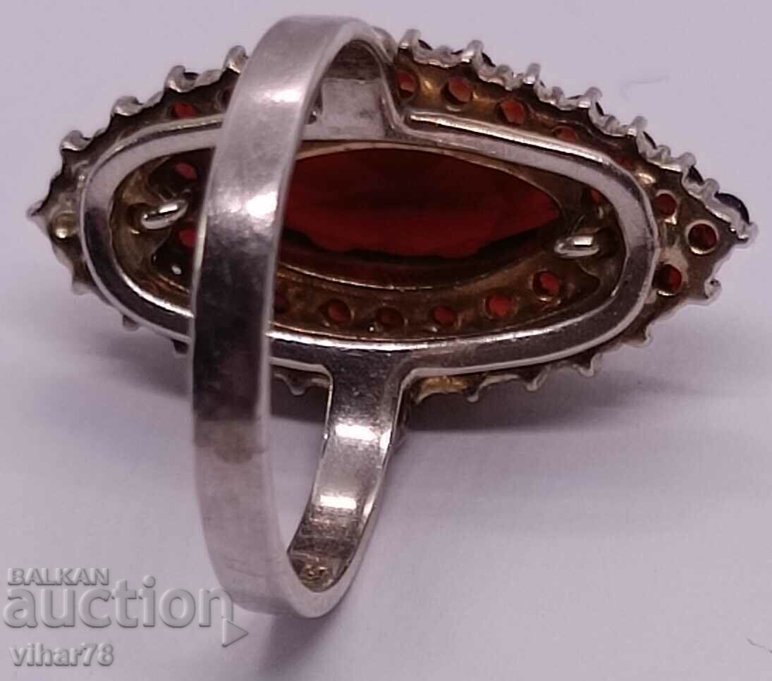 OLD WOMEN'S SILVER GARNET RING - 7 OLD WOMEN'S SILVER GARNET RING - 7