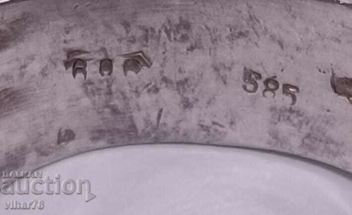 A silver ring with a gold bracelet around the stone - 5 A silver ring with a gold bracelet around the stone - 5