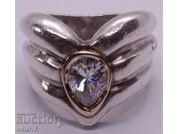 Ασημένιο δαχτυλίδι με χρυσό βραχιόλι γύρω από την πέτρα