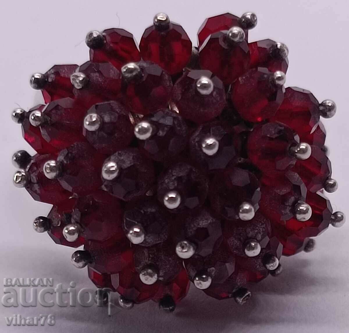 Auction WOMEN'S SILVER RING WITH GARNET Auction WOMEN'S SILVER RING WITH GARNET