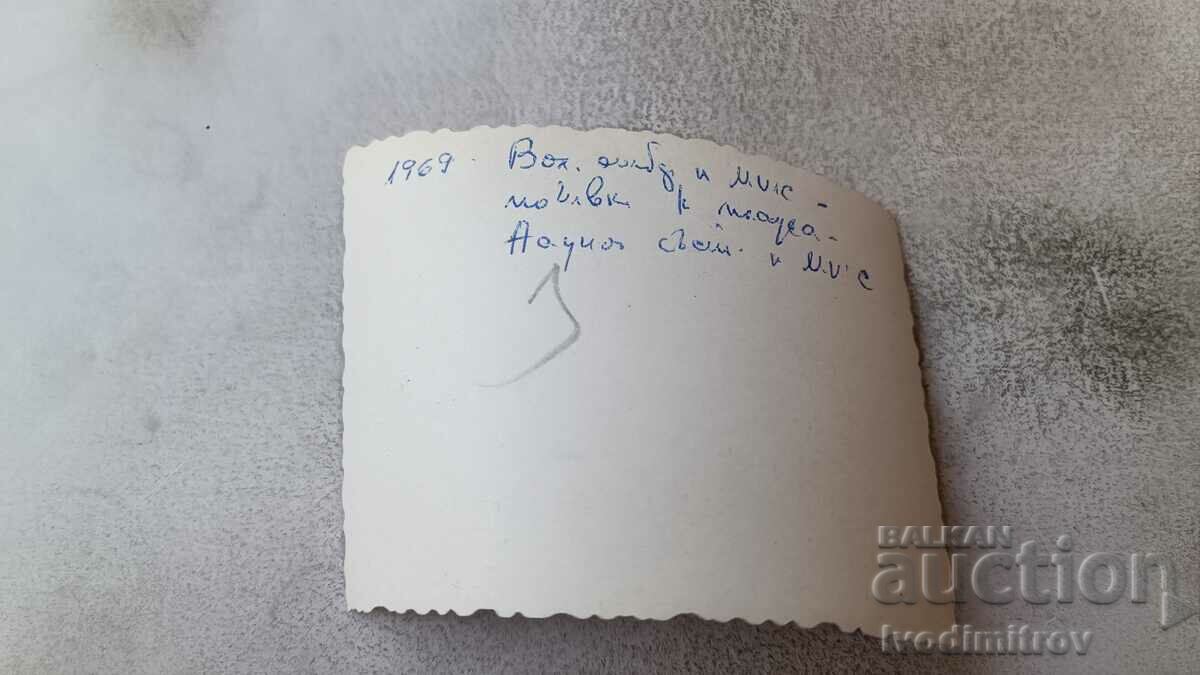 Φωτογραφία Άντρες και Γυναίκα στην Παραλία 1969 με τιμή 1.65 BGN | € 0.84