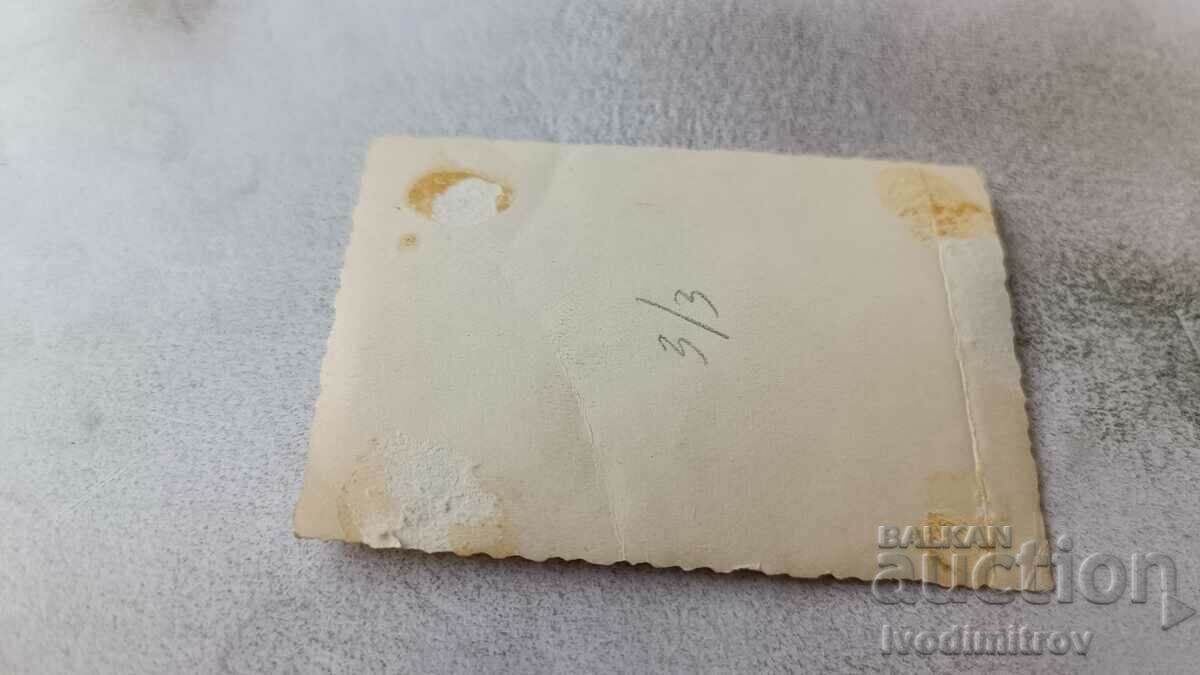 Foto Sofia Trei femei pe stradă cu preț 2.45 BGN | € 1.25 Foto Sofia Trei femei pe stradă cu preț 2.45 BGN | € 1.25