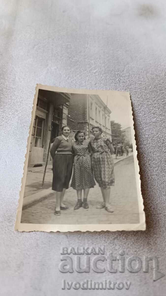 Photo Sofia Three women on the street