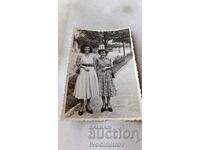 Photo Two women on the sidewalk