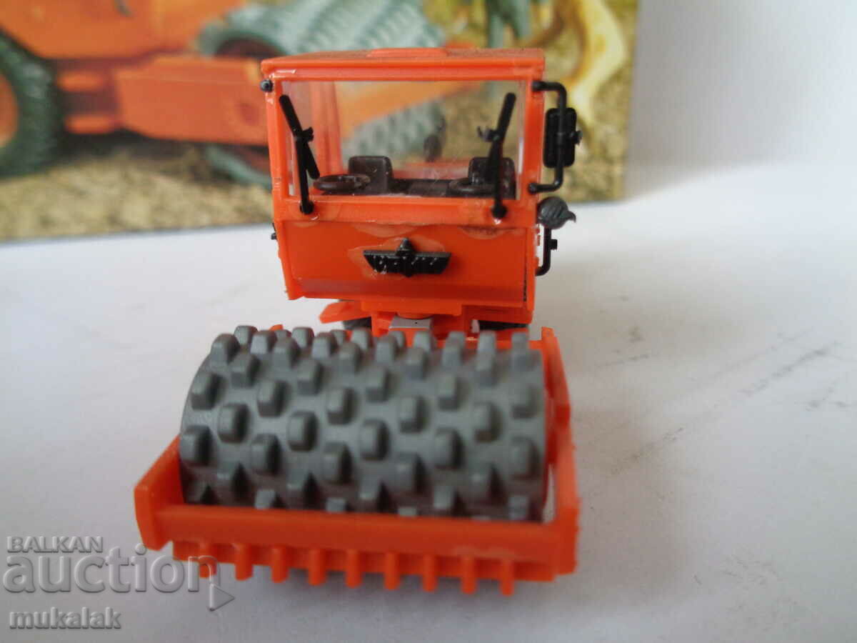 Auction  KIBRI H0 1/87 TRACTOR FARM EQUIPMENT MODEL TOY