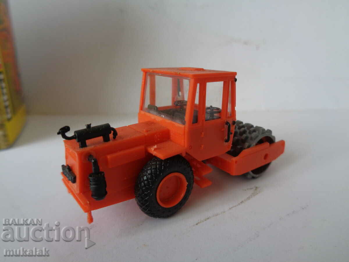 KIBRI H0 1/87 TRACTOR FARM EQUIPMENT MODEL TOY - 5