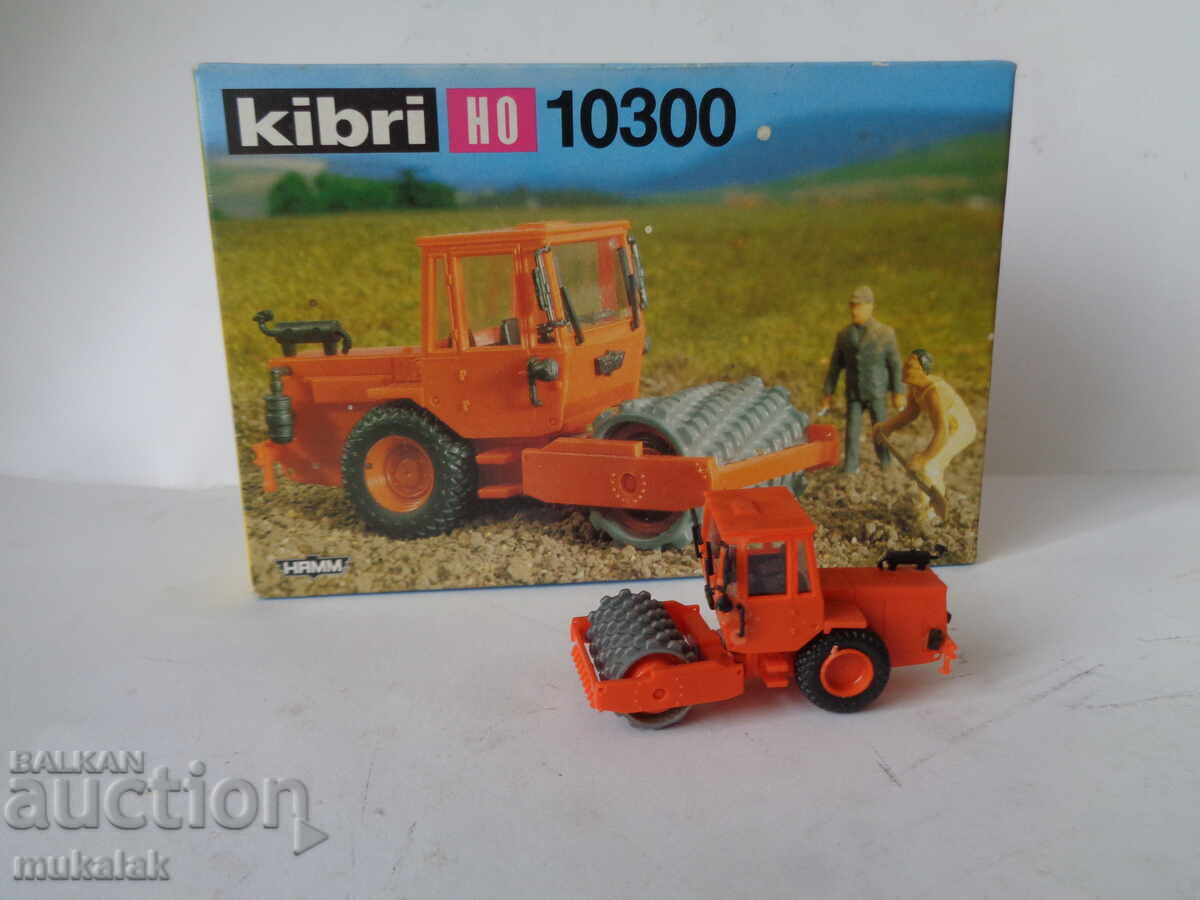 KIBRI H0 1/87 TRACTOR FARM EQUIPMENT MODEL TOY